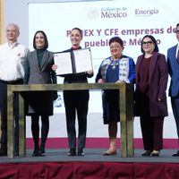 Sheinbaum firma leyes secundarias para hacer de Pemex y CFE empresas públicas del estado