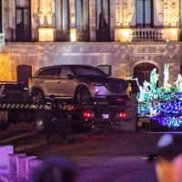 Fiscalía de Zacatecas: son 10 los cadáveres hallados en el pino de Navidad frente a Palacio