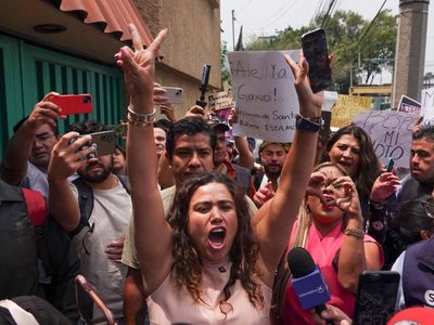 Manifestantes encaran a Caty Monreal y ella denuncia amenazas de muerte (Videos)