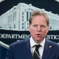 Trump destituye al fiscal responsable de indagatorias contra su círculo cercano