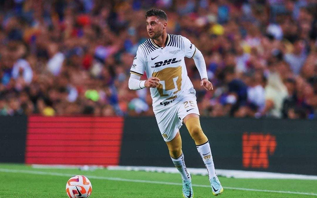 Arturo Ortiz, "Palermo", jugador de Pumas
