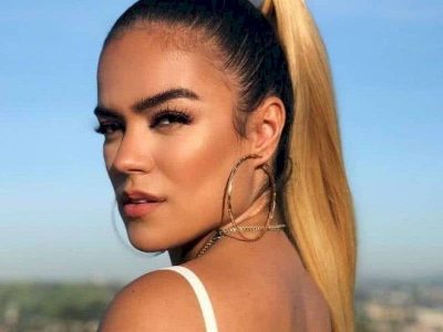 ¡A los besos! Karol G compartió una foto que causó locura en sus fans ¿Y Anuel dónde está?