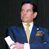 Juan José Origel fue "transformado" en muñeco para los haters