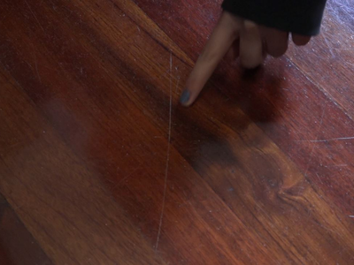Con solo 2 ingredientes, el secreto de la abuela para eliminar los rayones de los muebles de madera
