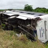 Tráiler impacta autobús de pasajeros en Veracruz; hay 24 heridos