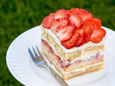 Tiramisú de frutillas: una versión fácil y con pocos ingredientes para salvar el postre del finde