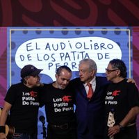 AMLO celebra Día del Niño con rock infantil de "Los Patita de Perro"