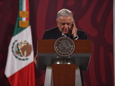 AMLO alista anteproyecto de presupuesto para 2023 y asegura que no se detendrá ninguna obra