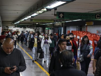 Caos en el Metro durante regreso a clases: Largas filas, retrasos, desalojos… (Videos)