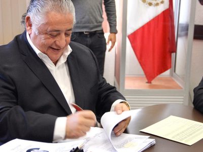 Internan por infarto cerebral a secretario y operador de Jaime Bonilla
