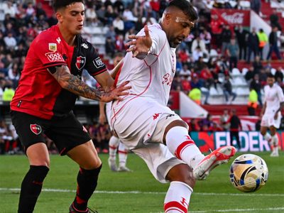 Newell´s le ganó a Huracán de visitante y se queda en primera