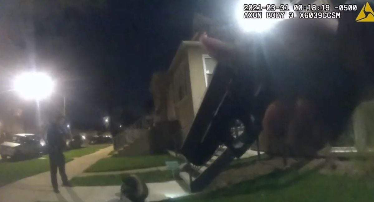 Captura del video donde el agente dispara a Anthony “N”, de 22 años