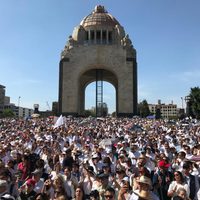 Así marchó la derecha: desprecio, reprobación y hasta insultos contra López Obrador