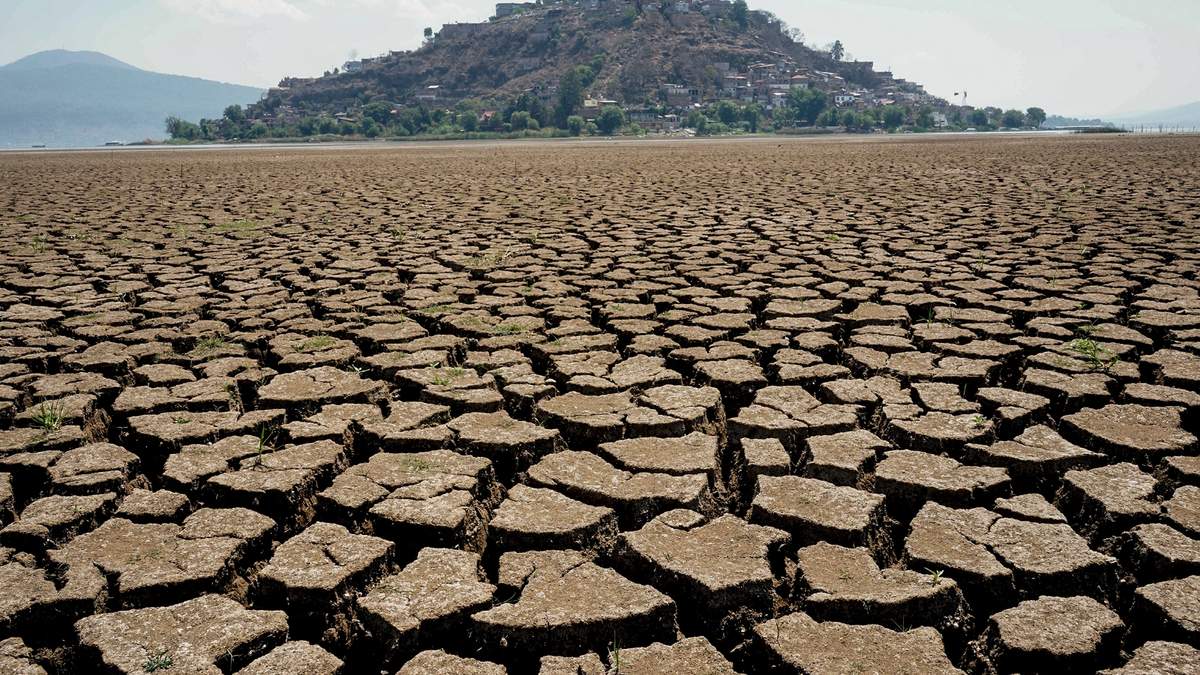 18 de abril. Alarma por el Lago de Pátzcuaro, Michoacán. Una inédita sequía, causada por el robo de agua y condiciones climáticas, amenaza al embalse natural