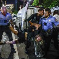 Manifestantes propalestinos ignoran llamado a disolverse; hay más de 3 mil arrestados
