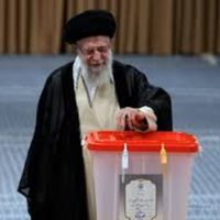 Irán celebra segunda ronda de comicios presidenciales entre legislador reformista y conservador