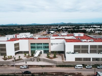 Durazo supervisa hospital del IMSS en Navojoa; reporta 96% de avance