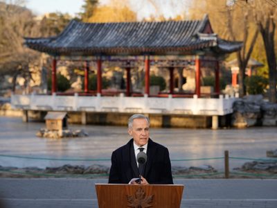 Canadá se distancia de Estados Unidos y acuerda un recorte de aranceles con China