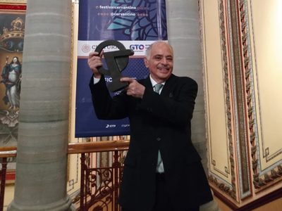 El poeta y dramaturgo Miguel Sabido recibe la “Presea Cervantina 2021”