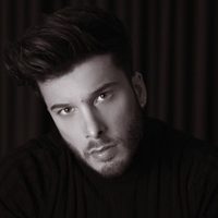 Blas Cantó reapareció tras el fallecimiento de su padre para interpretar uno de sus hits