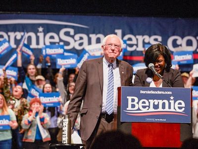 Bernie Sanders no está "cómodo" con la suspensión de la cuenta de Twitter de Trump