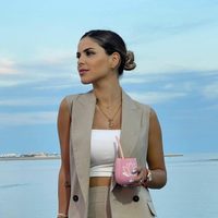 Camila Galante y el guiño fashionista que confirma por qué esta prenda es el comodín eterno del verano