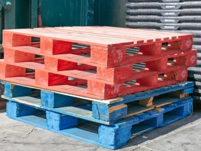 Con pallets viejos y pedazos de madera: creá estos sillones "low cost" para ponerle onda a tu terraza