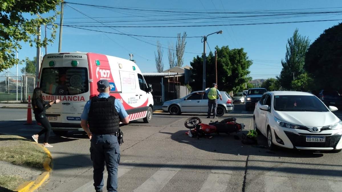 Choque en calle San Martín y Violeta Parra. Fuente: (Facebook)