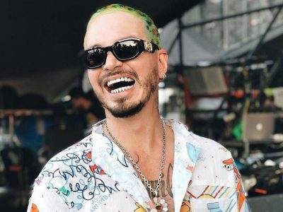 ¿Quién es? J Balvin tiene la mejor compañía y esta foto lo demuestra. ¡Santos cielos!