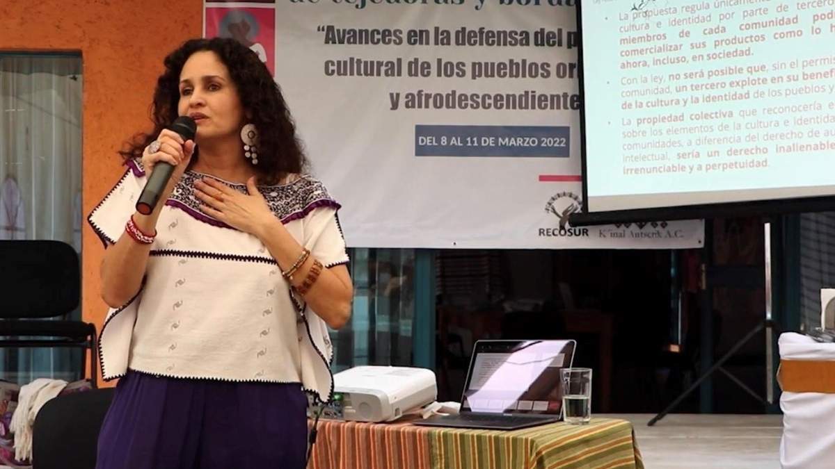 Susana Harp en un evento en Oaxaca