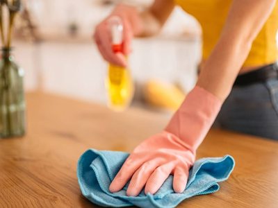 Con pocos ingredientes, prepará este limpiador antipolvo que mantendrá radiantes los muebles de tu pieza y living