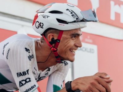 Isaac del Toro finalizó en el lugar 25 en la segunda etapa del Tour de Emiratos Árabes Unidos