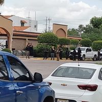 FGR realiza operativo en privada del líder del Partido Sinaloense