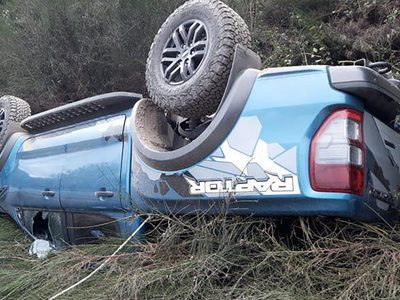 Accidente en Villa La Angostura: un joven volcó una camioneta en la Ruta de los Siete Lagos