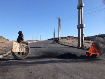 Vecinos del barrio 2 de Mayo cortaron el acceso a la Autovía Norte en reclamo por la falta de agua