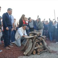 Con el encendido del fogón, Zapala inauguró la cuarta edición del Campeonato de Asadores a la Estaca