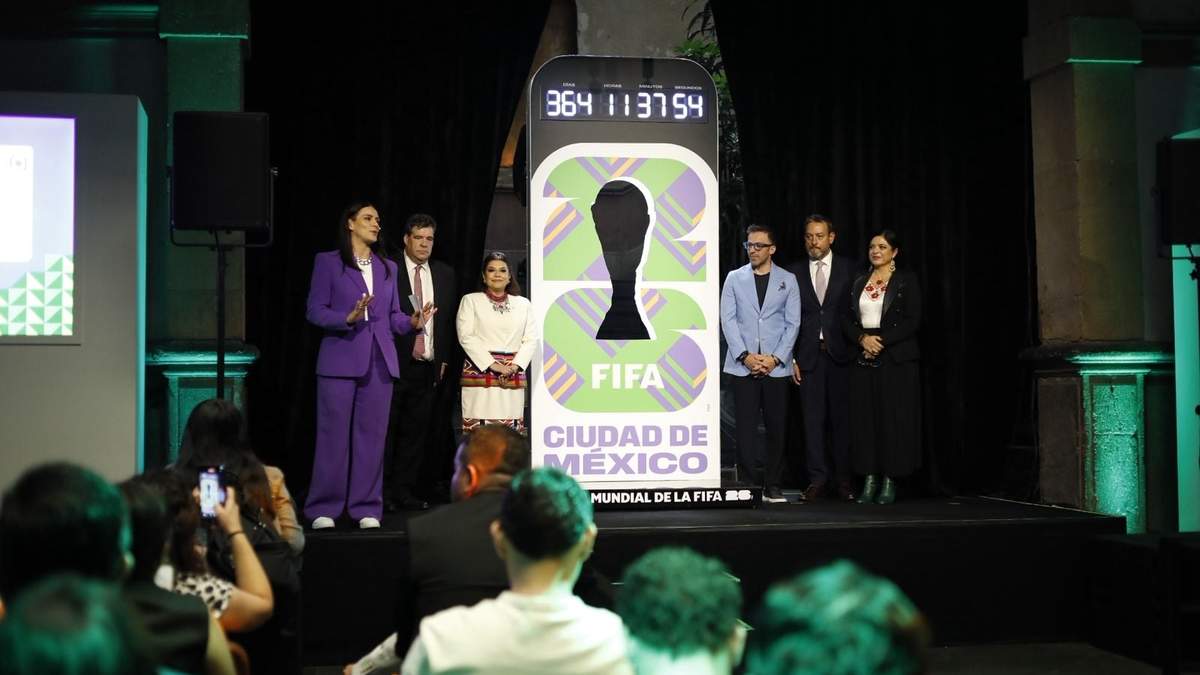 En la imagen, la jefa de Gobierno, Clara Brugada, en la revelación del reloj mundialista
