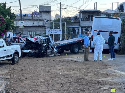 Tragedia rumbo a Chalma: Autobús de pasajeros choca con grúa y camioneta; mueren tres