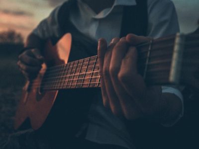 Músicos homenajean a quienes trabajan en el campo y la alimentación