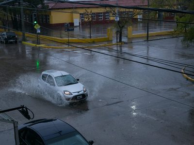 El SMN emitió una alerta roja para Viedma y la costa de Río Negro por tormentas