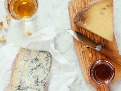Galletitas de queso azul y sésamo: en pocos pasos, una receta que es un 10 para tus picadas