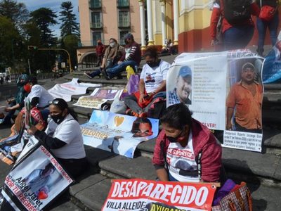 "Levantan" y liberan horas después a madre de desaparecidos que protestó en Xalapa