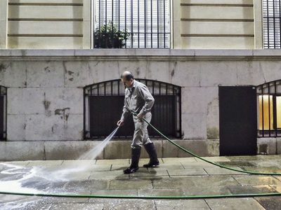 Encargados de edificios reclaman aumentos y bonos que no fueron pagados por una administradora