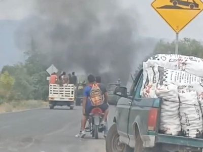 Atacan instalaciones policiacas con drones y queman unidades en Tierra Caliente