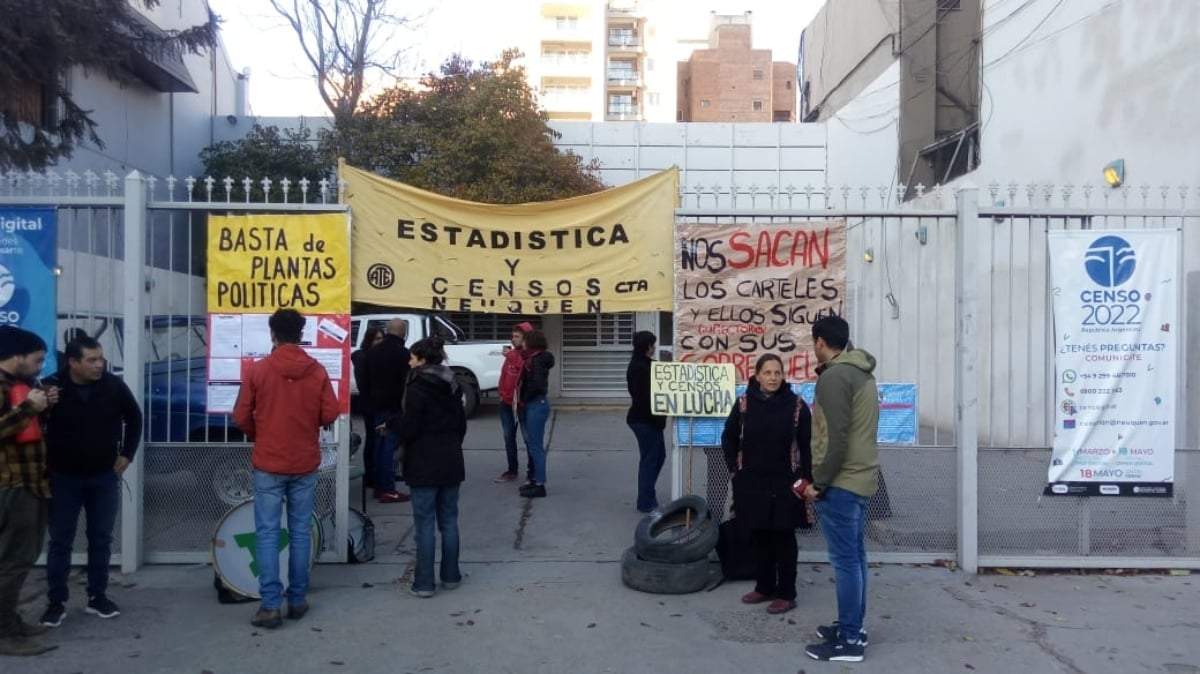 Protesta en la Dirección Provincial de Estadística Y Censos de Neuquén. Fuente: (Twitter)