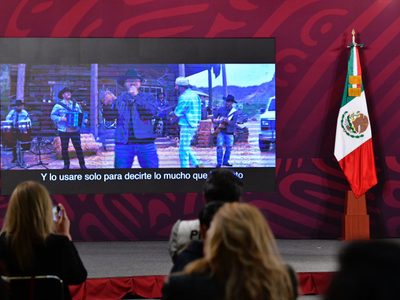 Por canción de Bad Bunny, bloquean transmisión de la mañanera de AMLO en YouTube