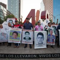 Padres de los 43 normalistas de Ayotzinapa advierten que endurecerán protestas