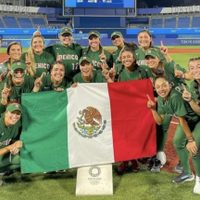 Llueven críticas al equipo de softbol mexicano por tirar sus uniformes a la basura