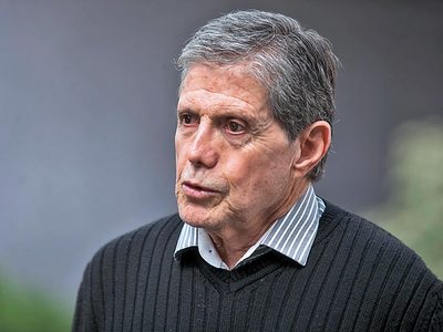 Héctor Bonilla baja el telón