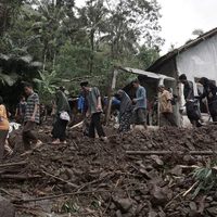 Van 47 personas muertas por inundaciones en Indonesia